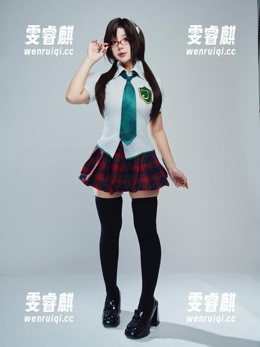 黑白似梦，Puy Puy的美图：有多少华丽，藏在暗影之下？